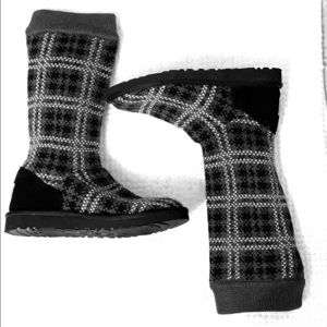 Ugg sweater boots size 5 like new
